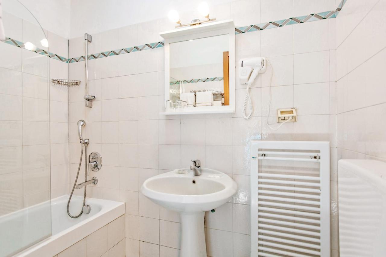 Standard Quadruple Room,1413565274:JPEG
